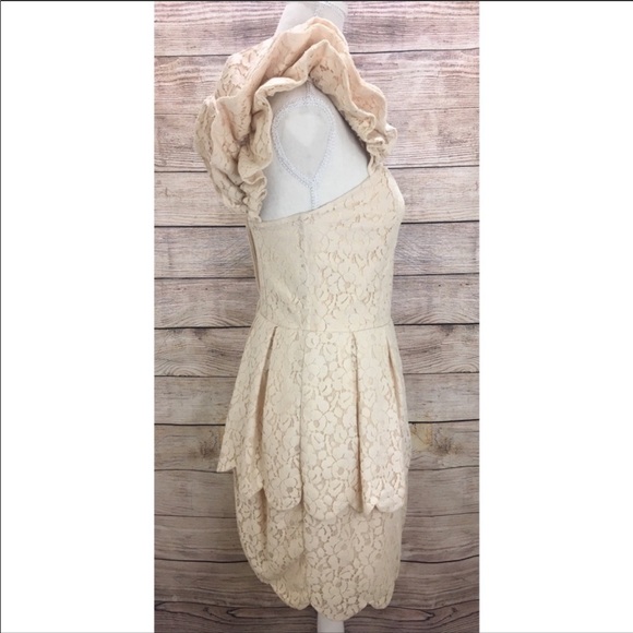 H&M Lace Dress with Shoulder Ruffle - Picture 4 of 8